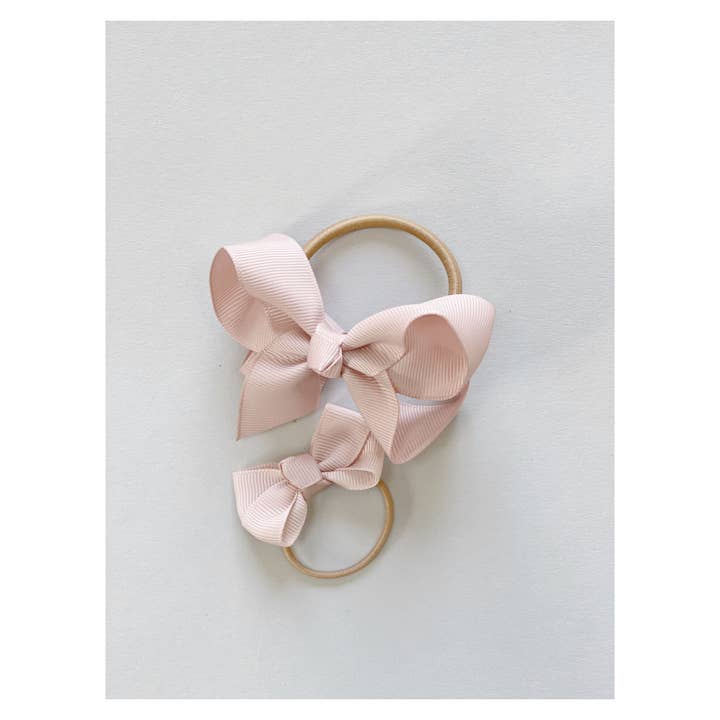 La Fillette Accessories - Wholesale Hair Bow - Kids - Maxima hair bow with elastic band in vanilla1