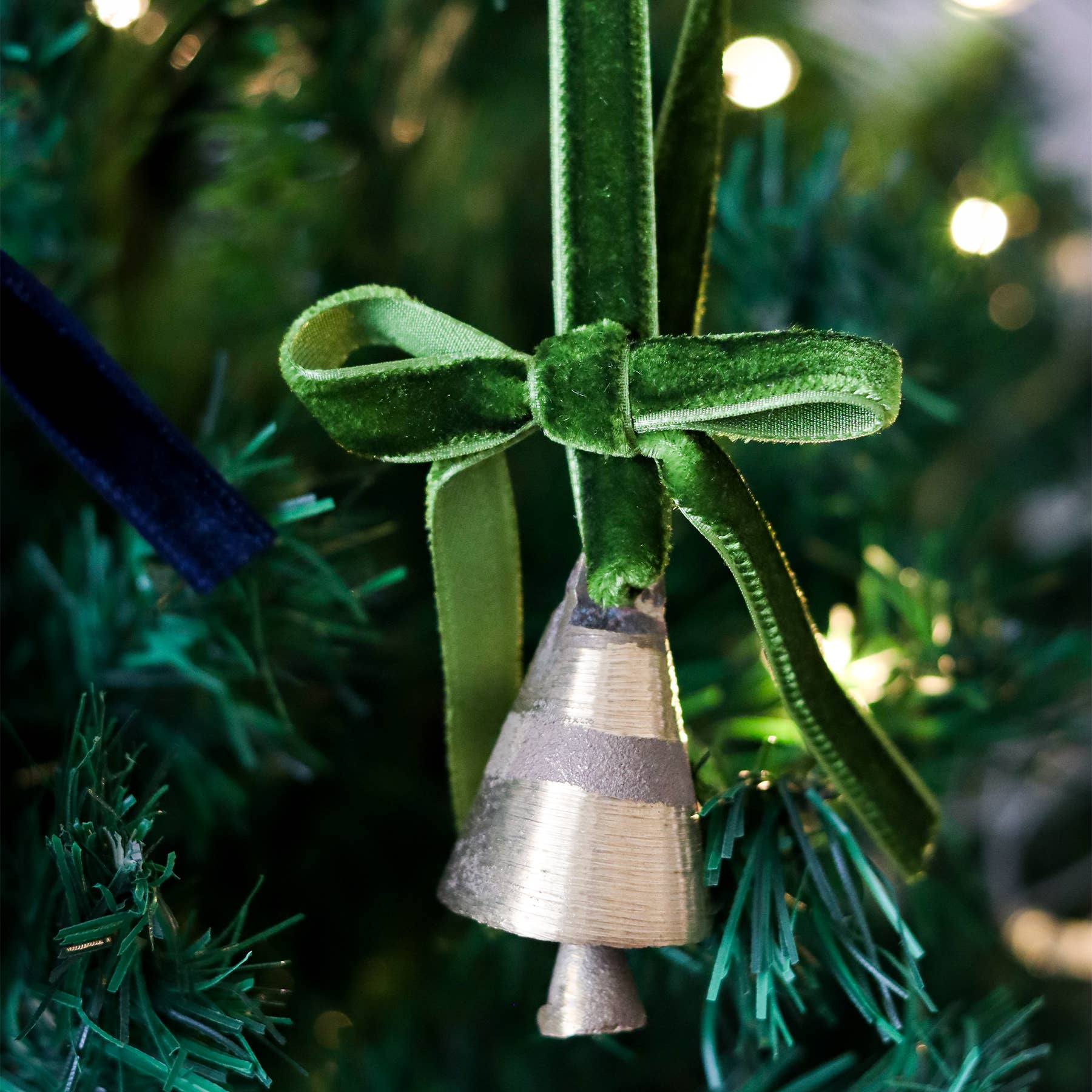 Beige & Stone USA - Wholesale Ornament - Christmas Tree Ornament Bell with Ribbon 3 pieces7