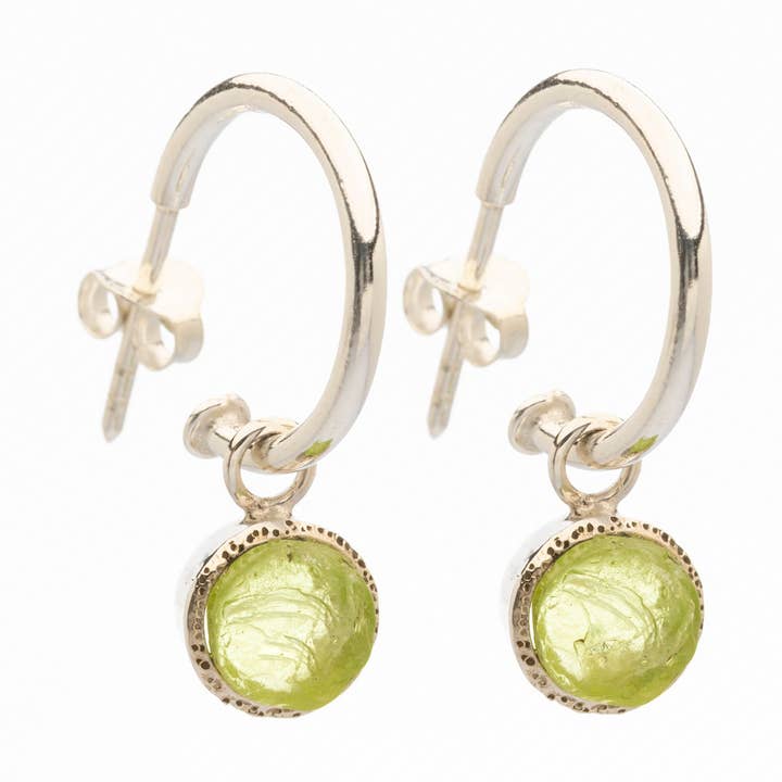 Orecchini a Cerchio Peridot Charm, pietra preziosa in cristallo grezzo, 925 - Ida per la vendita all'ingrosso da parte di Koko