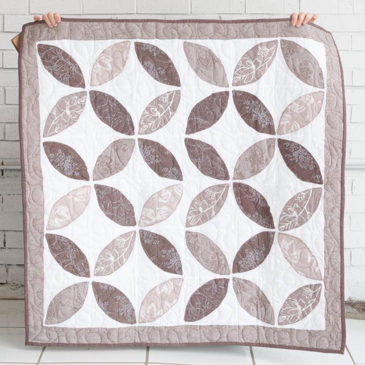 Amani ya Juu - Wholesale Quilt - Kids & Baby - Petals Baby Quilt