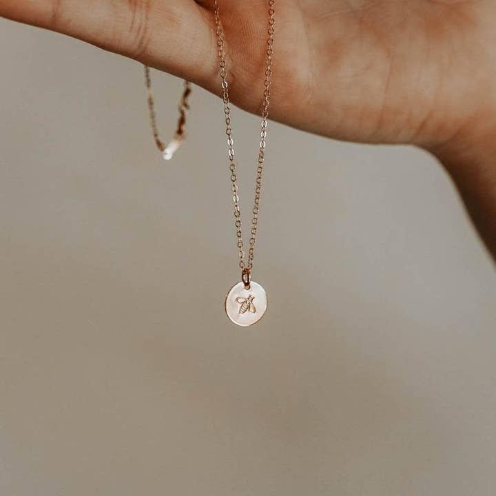 Colar My Honeybee por atacado de Wander + Lust Jewelry