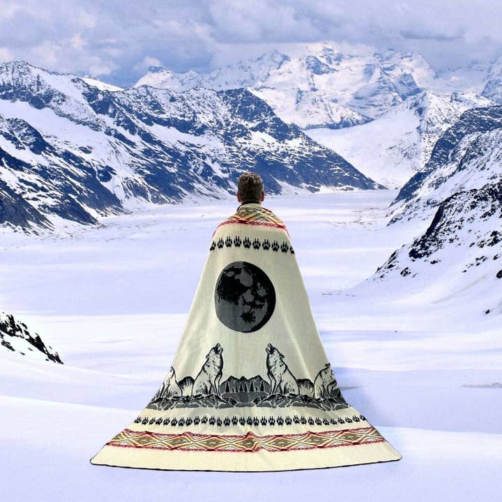 ECUALAMA - Wholesale Throw Blanket - Soft & Warm Baby Alpaca Wool Blanket - Extra Large 78" x 92" / 200 x 230 cm - Wolf Pattern - Reversible Black/White