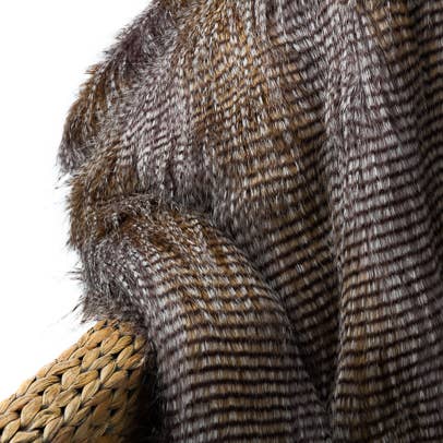 Throw faux fur Peacock 150 x 180 cm for wholesale by HemsidanDesign