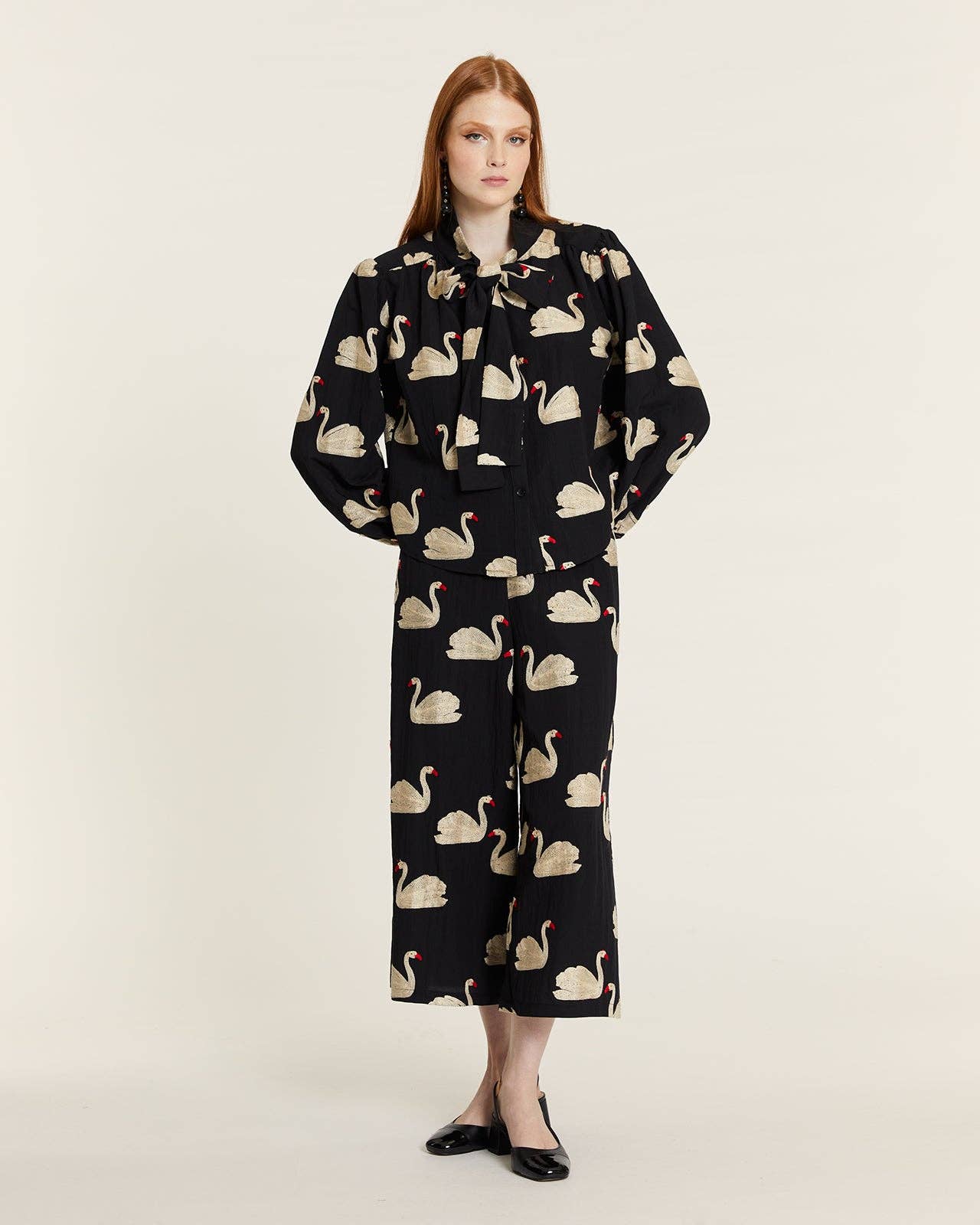 Pepaloves - Wholesale Pants - Women's - CULOTE BORDADO CISNES1