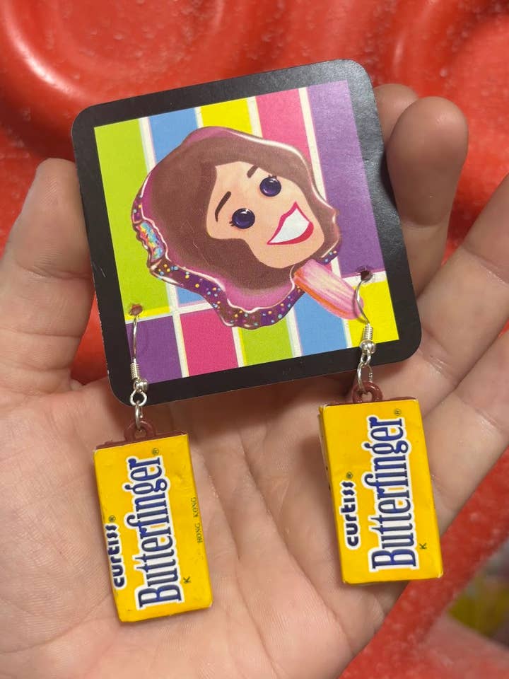 Orecchini a forma di barretta di cioccolato Butterfinger - Vintage per la vendita all'ingrosso da parte di NO RHYME OR REASON ART