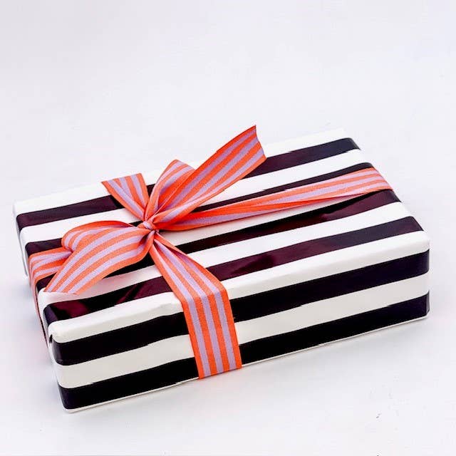 Rouleaux STRIPES LUXURY noirs 70 cm x 100 m pour la vente par CHIC&PAPER