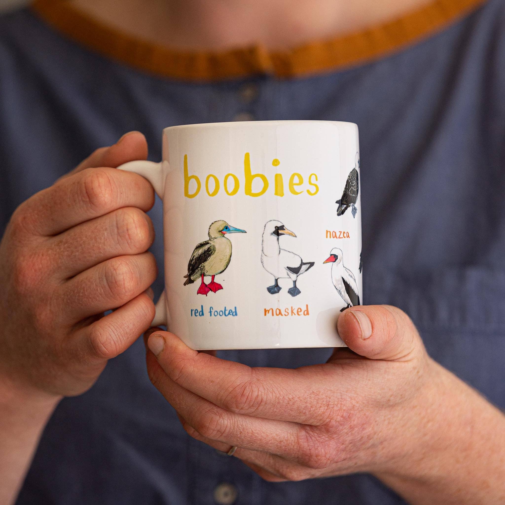 Sarah Edmonds Illustration - Vendita all'ingrosso Tazza - Tazza in ceramica Boobies Bird Pun1