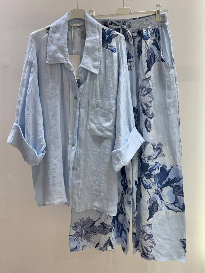 Completo camicia/pantalone stampato in lino F053/9925-LIN IMP per la vendita all'ingrosso da parte di NOELINE