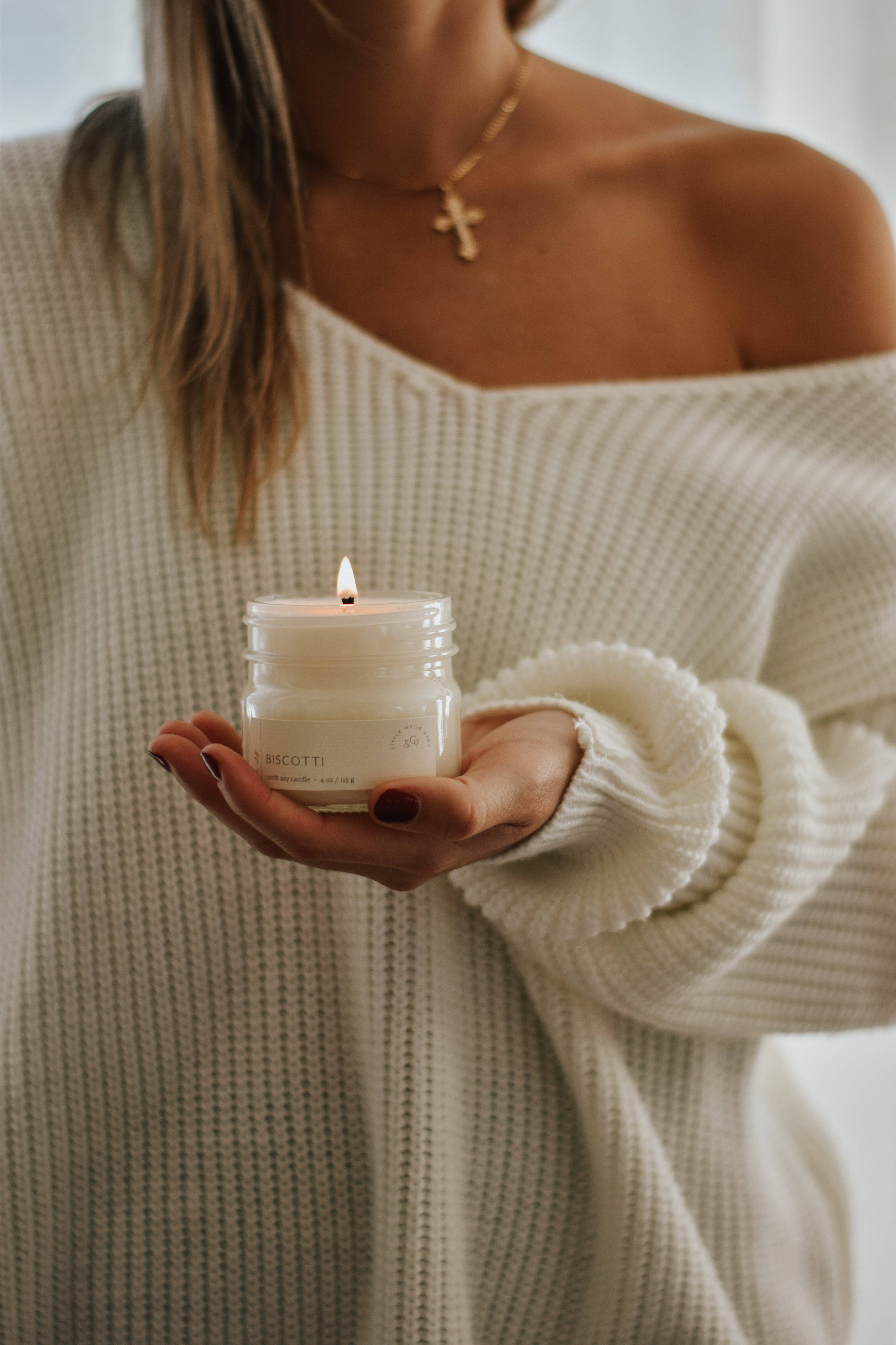 Little White Shed - Wholesale Jar/filled candle - 4oz Mason Jar Biscotti (Notes: Almond, Butter, Vanilla)
