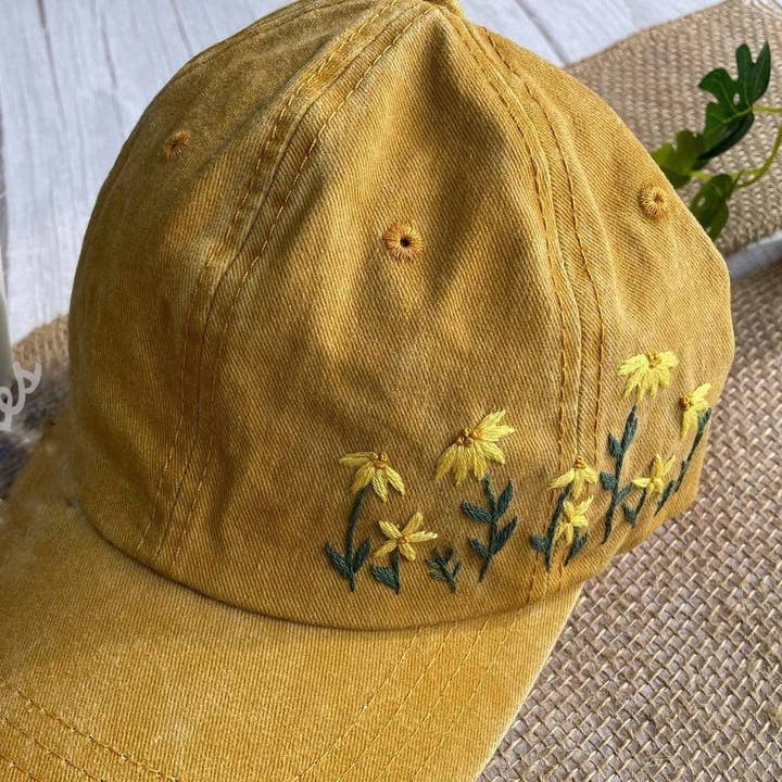 Casquette de baseball brodée Daisy Garden ✅ pour la vente par Quince Fables