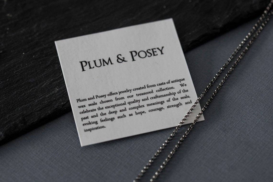 Plum and Posey - Venta al por mayor Collares con colgantes/abalorios - Coraje a soñar, león y corona — collar con sello de cera2