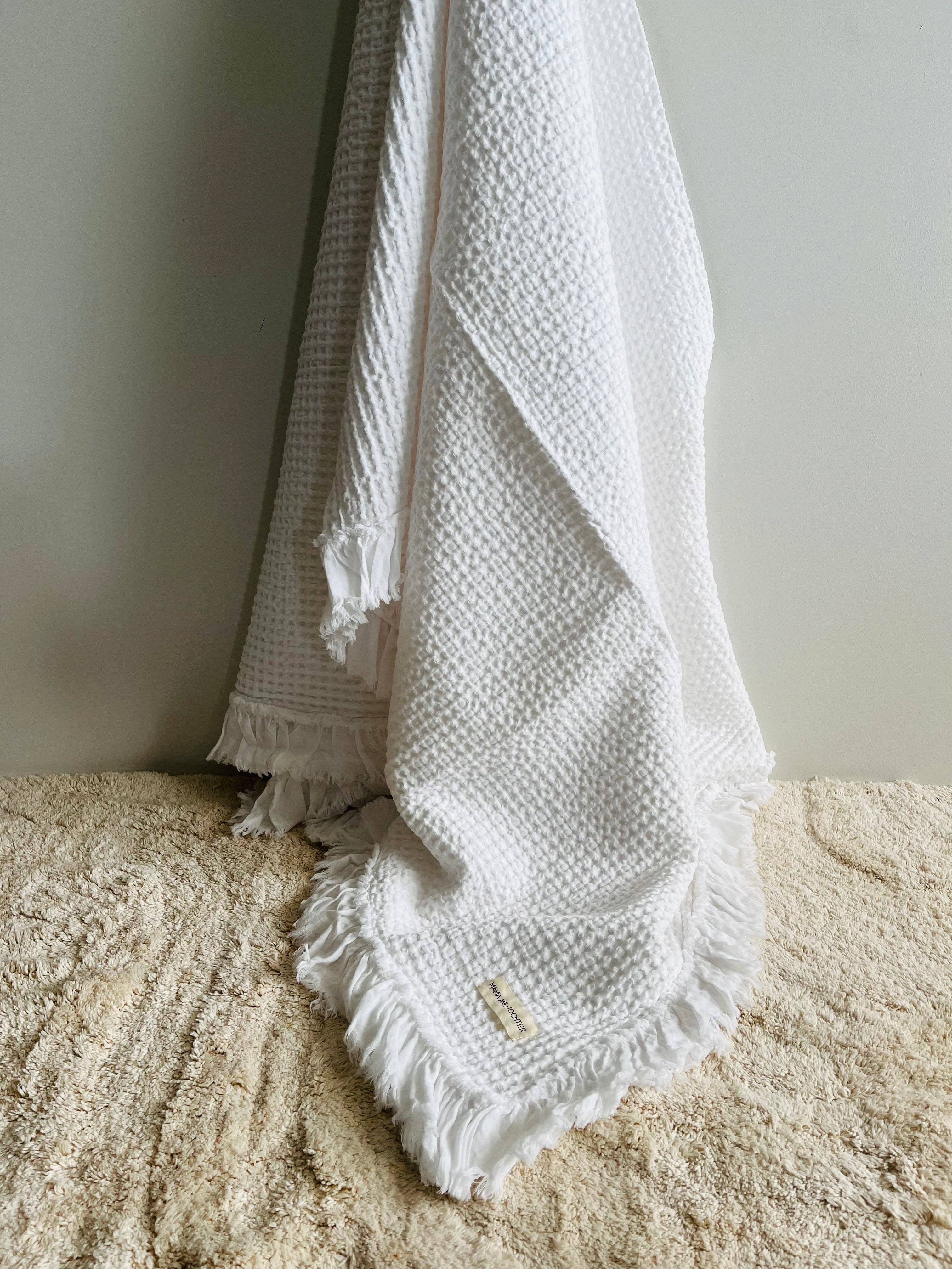 Mama and Tochter - Wholesale Throw Blanket - Organic Cotton Rustic Waffle Throw Blanket - White1
