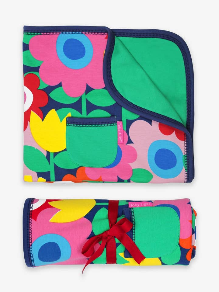 Couverture biologique Flower Power bleu marine pour la vente par Toby Tiger