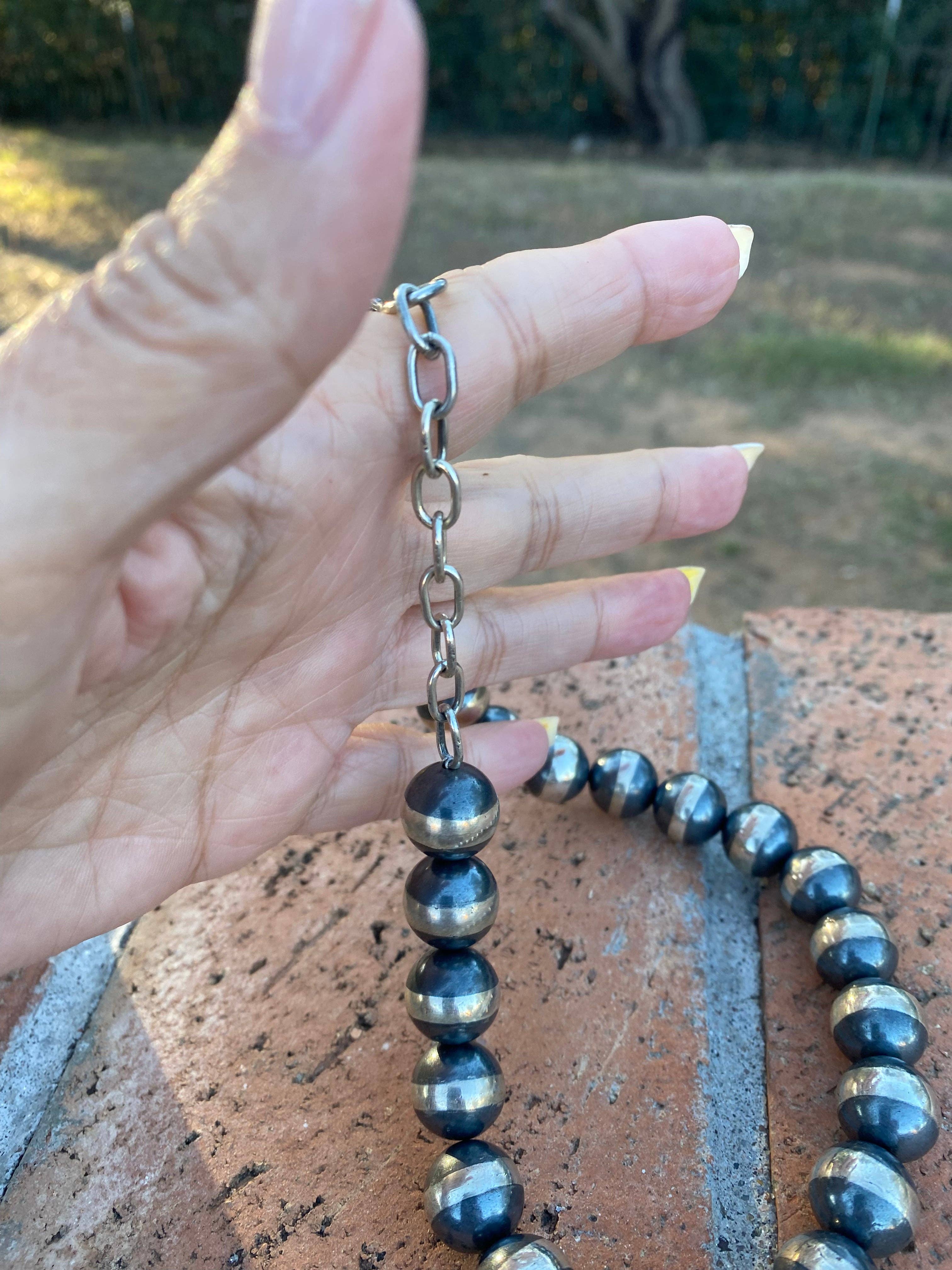 Nizhonitradersllc – Colar com missangas/pérolas por atacado – Pérolas de Prata Esterlina Estilo Pérola Navajo Feitas à Mão 12mm com Extensor de 2 Polegadas3