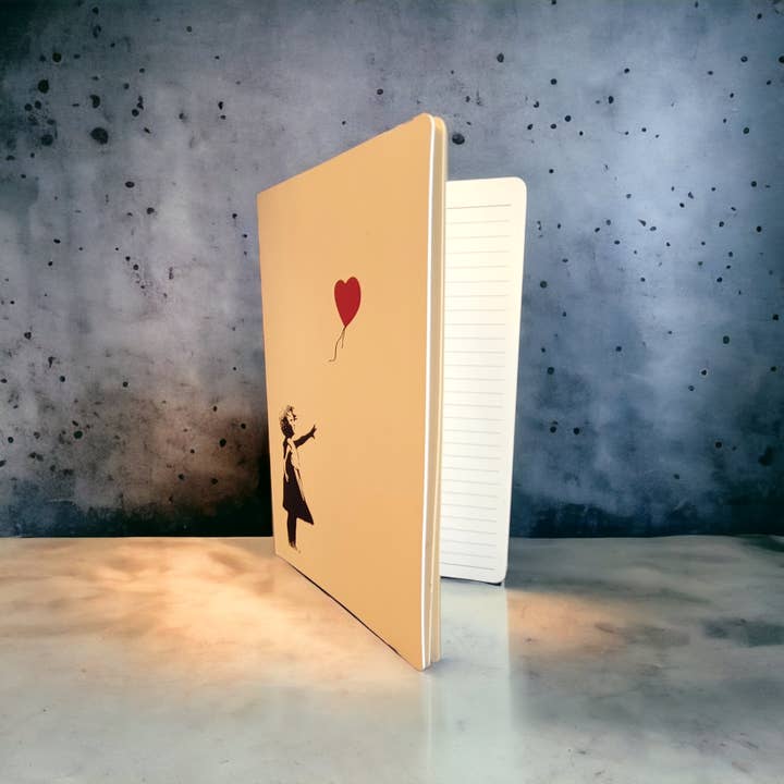 URBAN.ITY SRL - Vendita all'ingrosso Quaderni - Banksy A5 Soft-Touch Notebook - Girl with Red Balloon