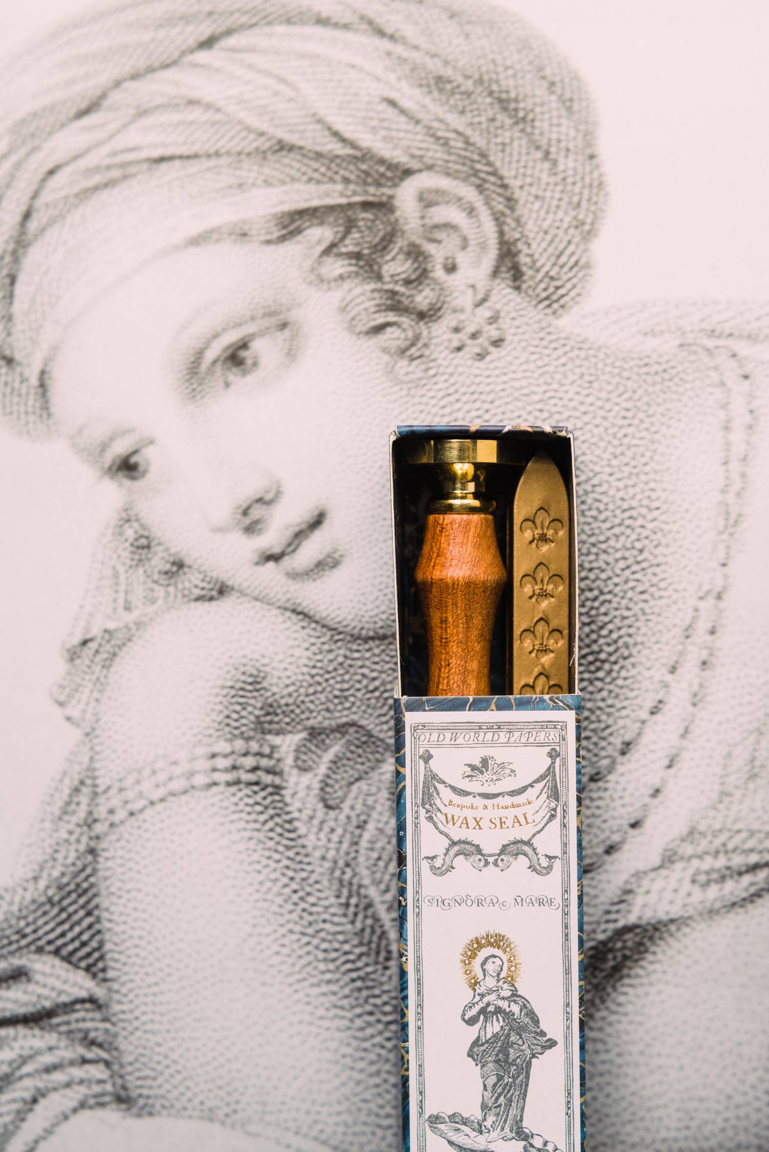 Signora e Mare – Engroshandel Forseglingsvoks – Gardenia vokssigteøj med honningbi og timiankrans7