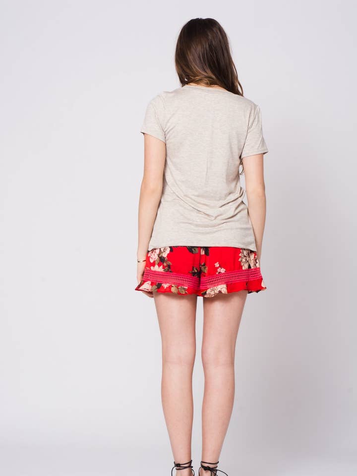 Pantaloncini Jacqueline con stampa floreale rossa - Pack A per la vendita all'ingrosso da parte di Wanderlux