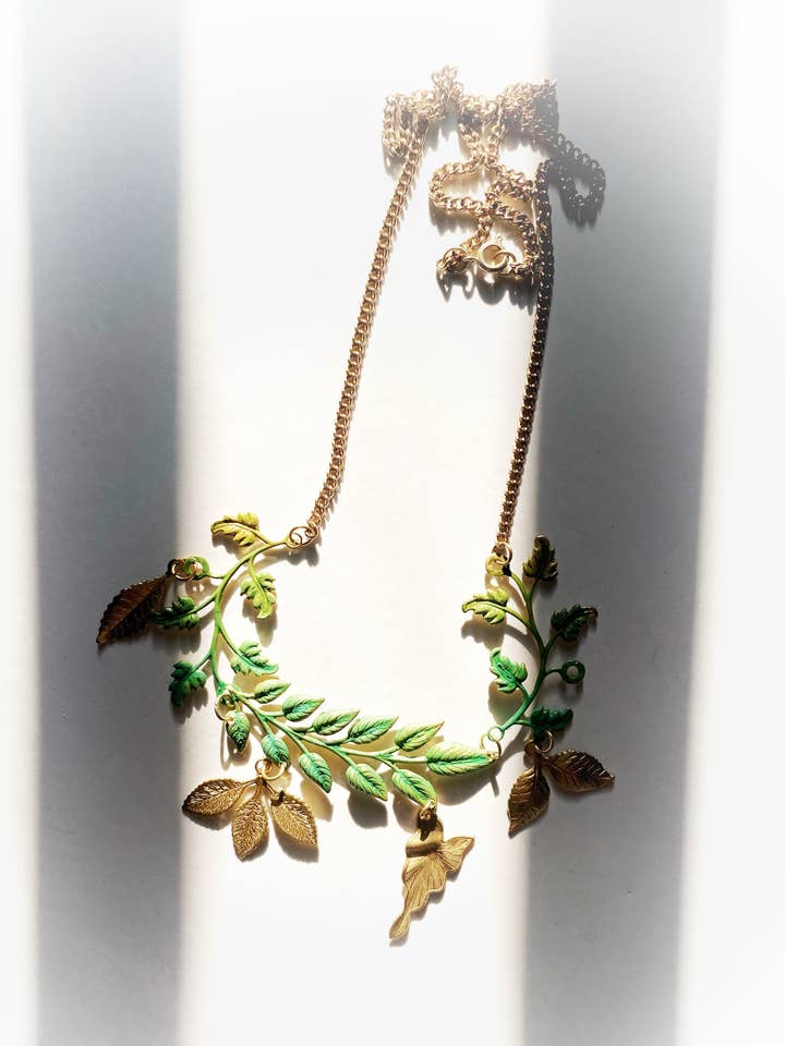 Collier Dreamgaze Flora pour la vente par storm + stress