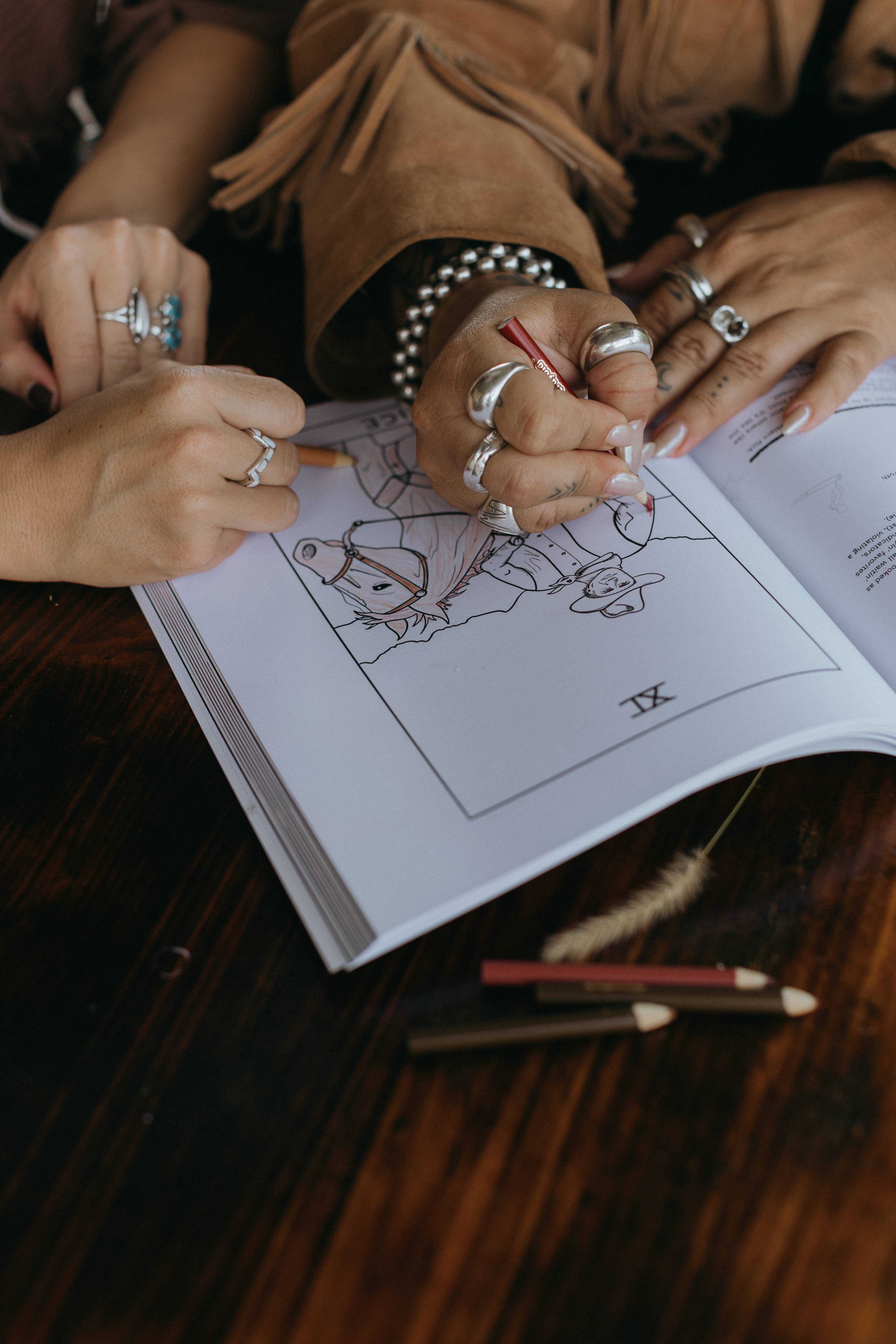 The Outlaw Oracle - Wholesale Tarot Cards - The Outlaw Oracle's Honky Tonk Tarot Colorin' Book - Rebel T9