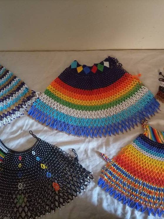 Ensemble de 5 colliers ras du cou masaï perlés faits main pour la vente par Delight merchants