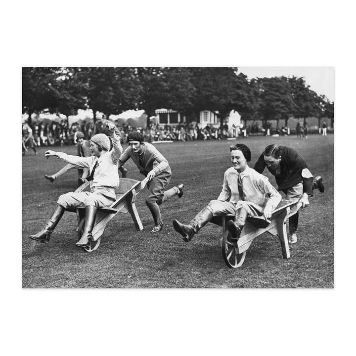 Tarjeta postal "Carretillas furiosas" para venta al por mayor de paruspaper. nutzfeine papeterie