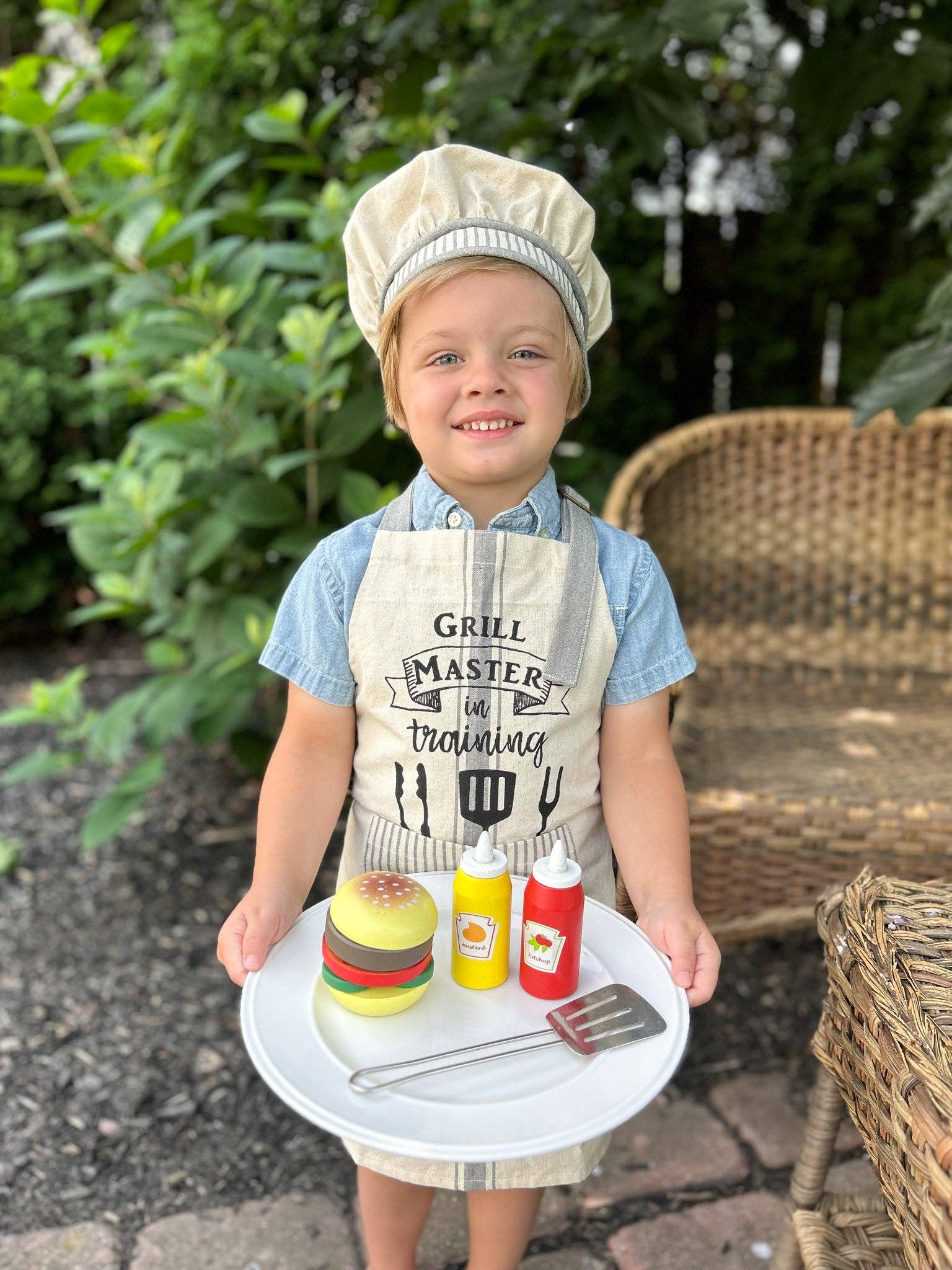 Audrey's Home & Gift – wholesale Förkläde - Barn – Barnförkläde och hatt - Grillmästare (Set om 02)1
