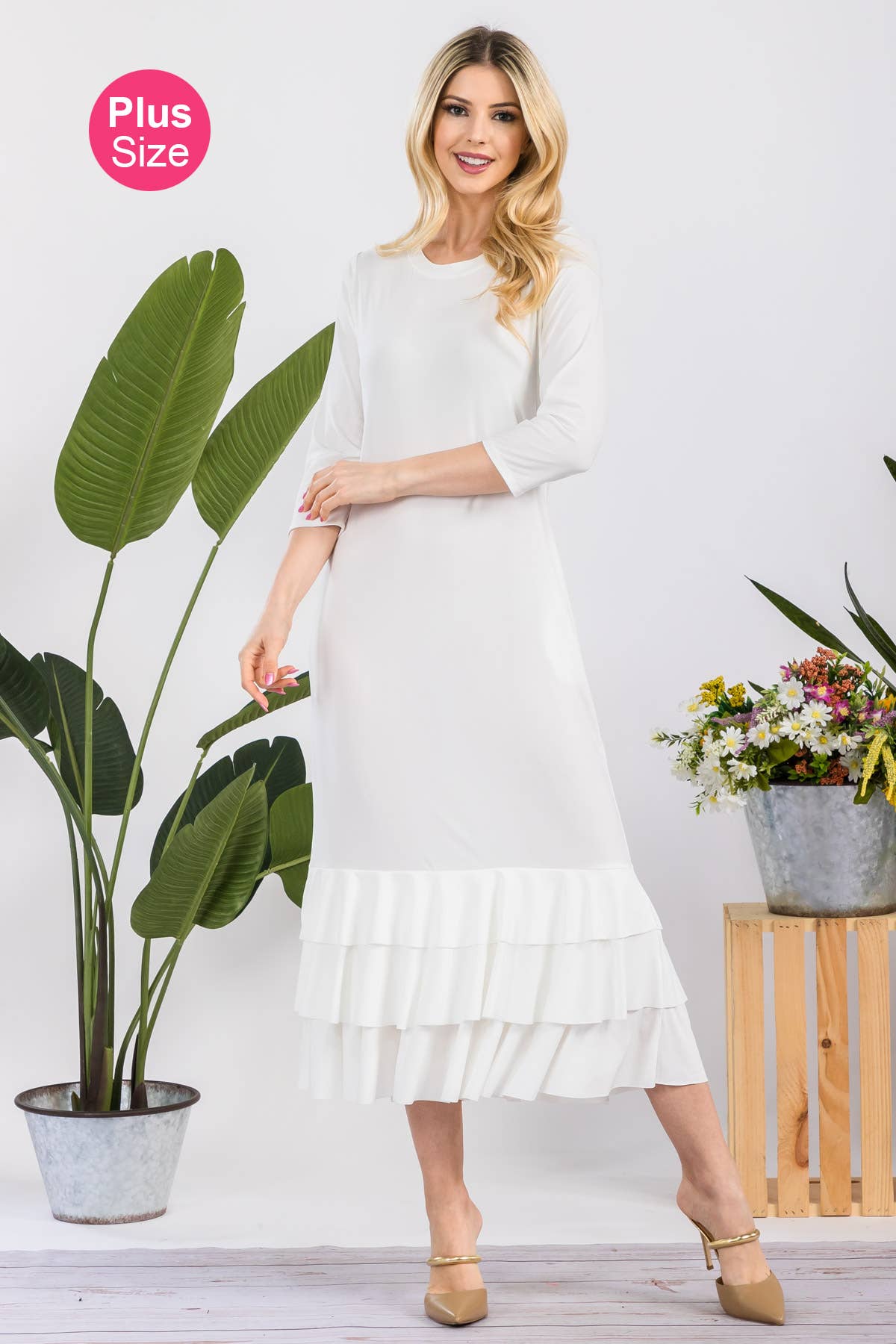 Celeste Clothing – Großhandel Kleid – Damen – Großgrößen-Midikleid mit gestuften Rüschen und 3/4-Ärmeln1