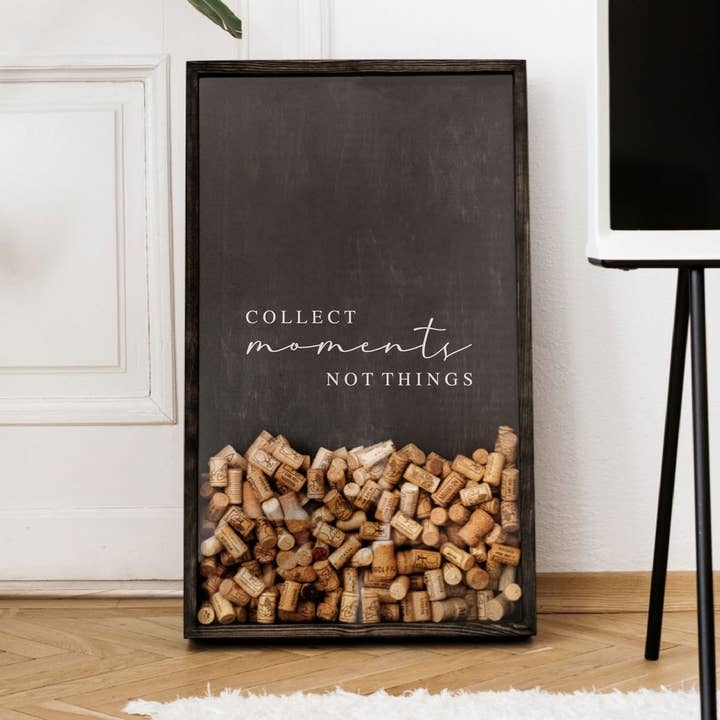 The Corkbox Company – Großhandel Dekoschachteln – Weindekor, Weinkorkbox „Collect Moments Not Things“