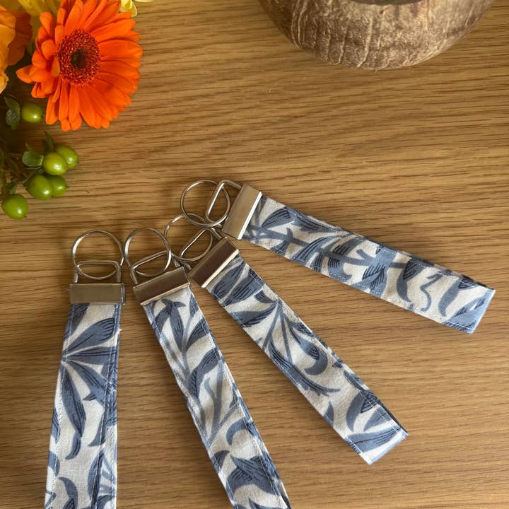 Lou Bees - Wholesale Keychain - Women's - William Morris Wristlet keychain