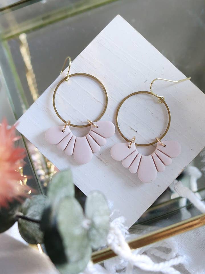 Flutter-Ohrringe | Wählen Sie Ihre Farbe für den Großhandel von Petal & Posy