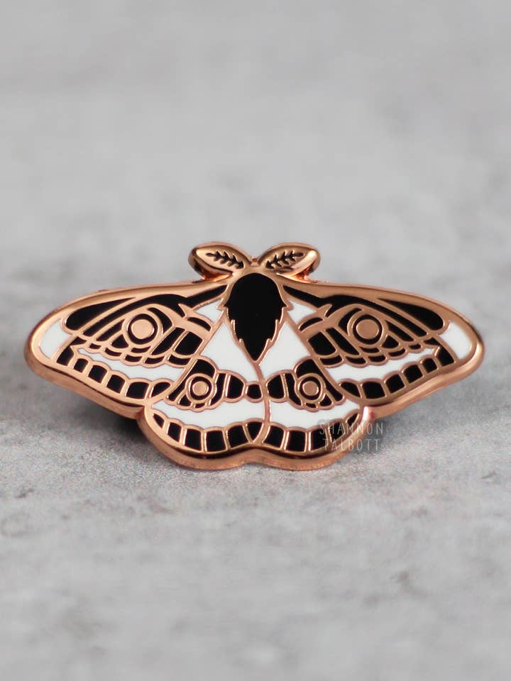 Keizersmot Vlinder Natuur Insect Emaille Speld - Roségoud voor wholesale door Shannon Talbott