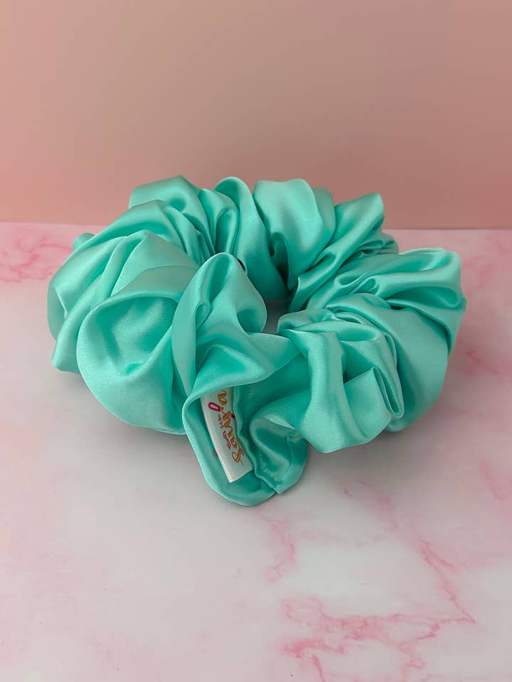 Menthe - Chouchou XL en satin menthe pour la vente par ThatsSewLauraUk