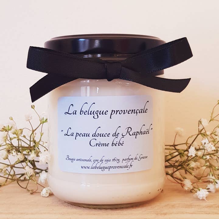 Cremekleurige babykaars „Raphaël's soft skin” voor wholesale door La belugue provençale