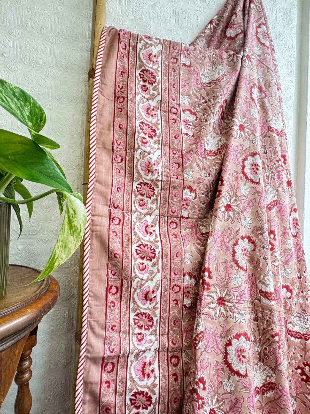 Essential Designs London – wholesale Throw blanket – Pure Soft Cotton Indian Floral Dohar Pink White Red 4