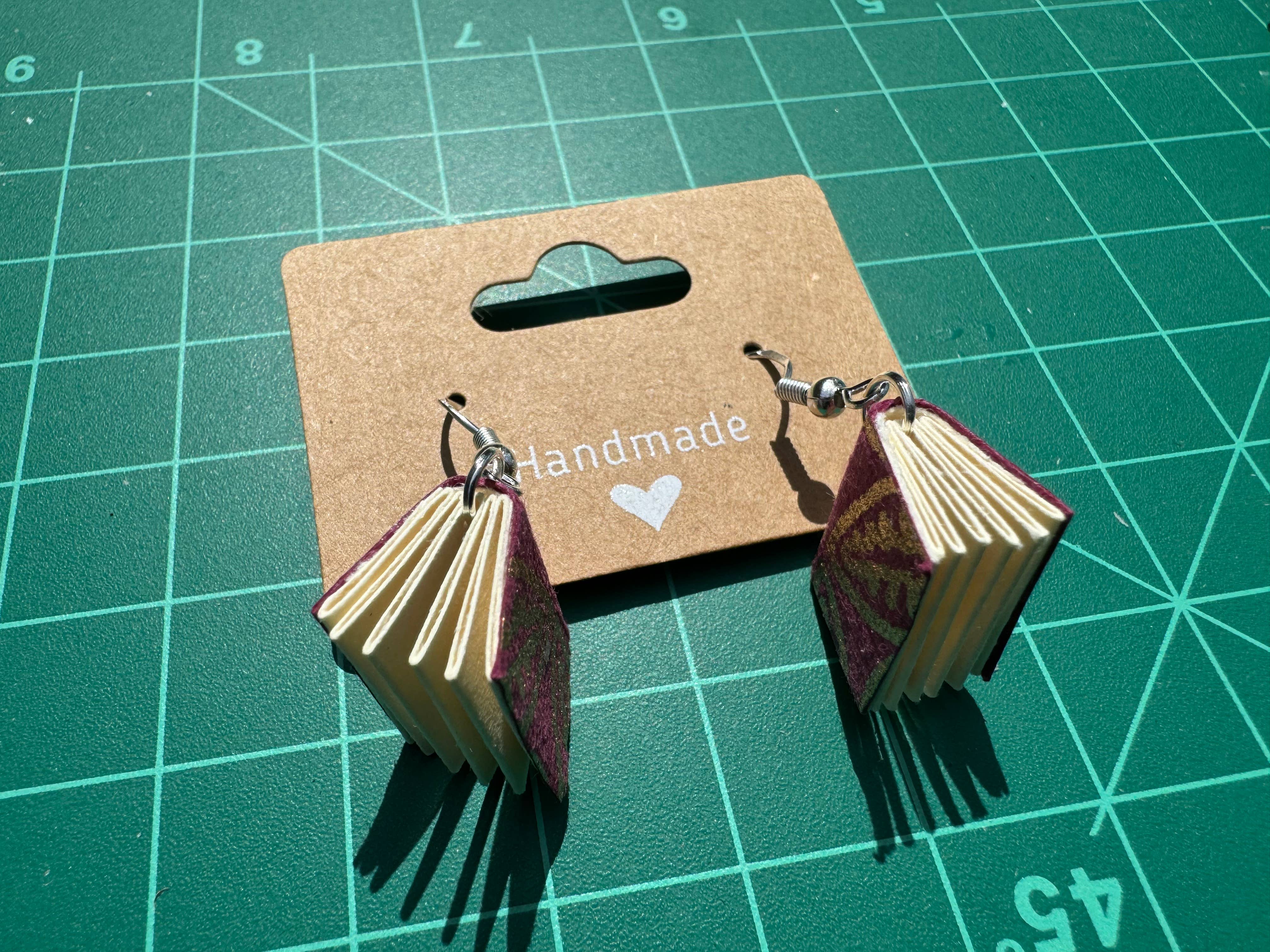 Poetose – Engroshandel Hængeøreringe og creoløreringe – Håndlavede bogøreringe10