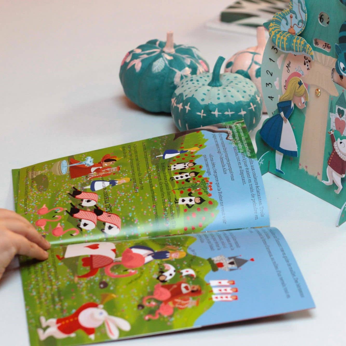 L'Atelier Imaginaire – wholesale DIY-pysselkit - Barn – Alice i Underlandet DIY-kit – pyssel för barn7