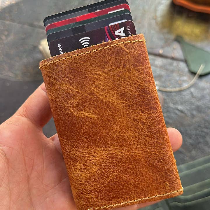 Portafoglio da uomo e donna Crazy in pelle invecchiata per la vendita all'ingrosso da parte di ML Marcaleather