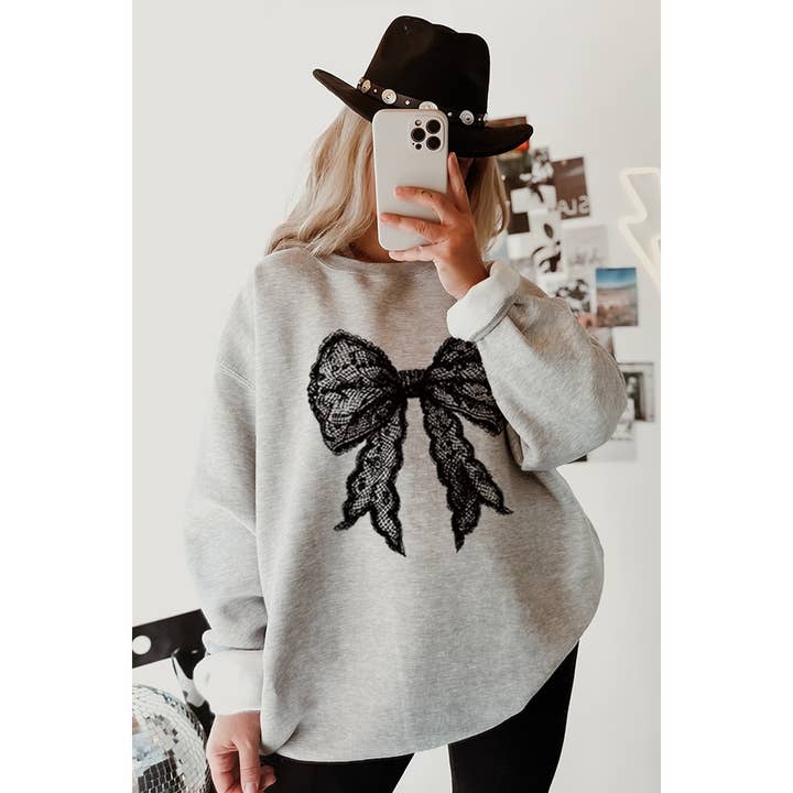 Illustrated Society - Vendita all'ingrosso Felpa stampata - Donna - FELPE CON GRAFICA VINTAGE CON FIOCCO IN PIZZO