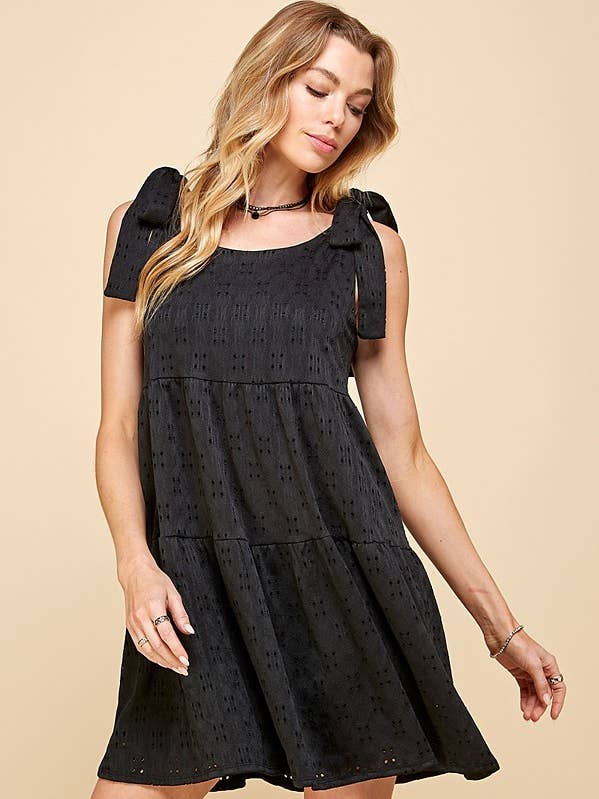 11922B - SOLIDES ÖSEN-STUFENMINIKLEID MIT SCHLEIFENBAND für den Großhandel von Shopin LA