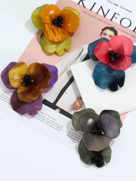 Handgjord blomformad 3D-brosch i acetat med harts för wholesale av Whisper Mint