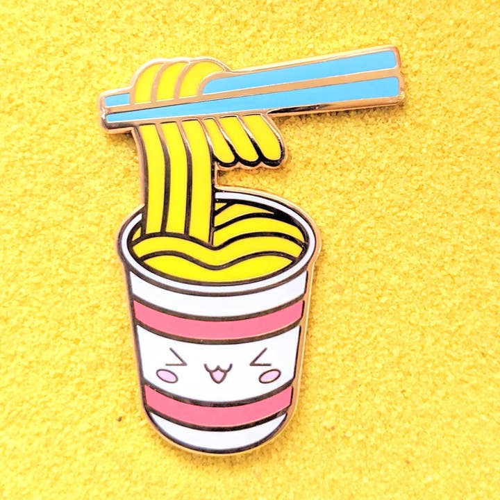 Badge à épinglette en émail dur pour nouilles Ramen pour la vente par SmallRiniLady