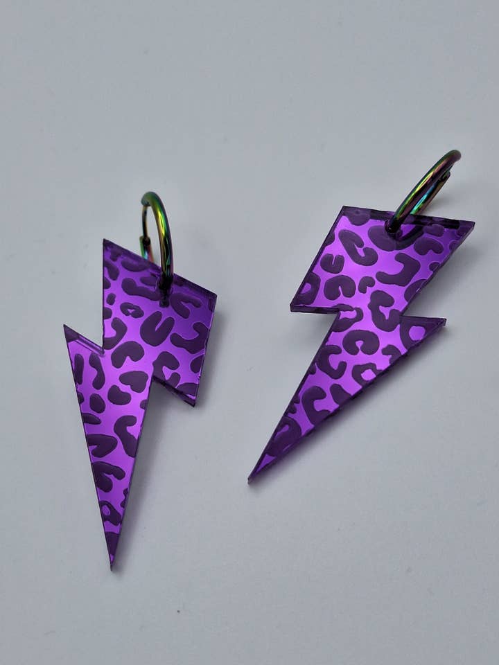 Lila leopardstråleörhängen för wholesale av LadyRockCreaciones