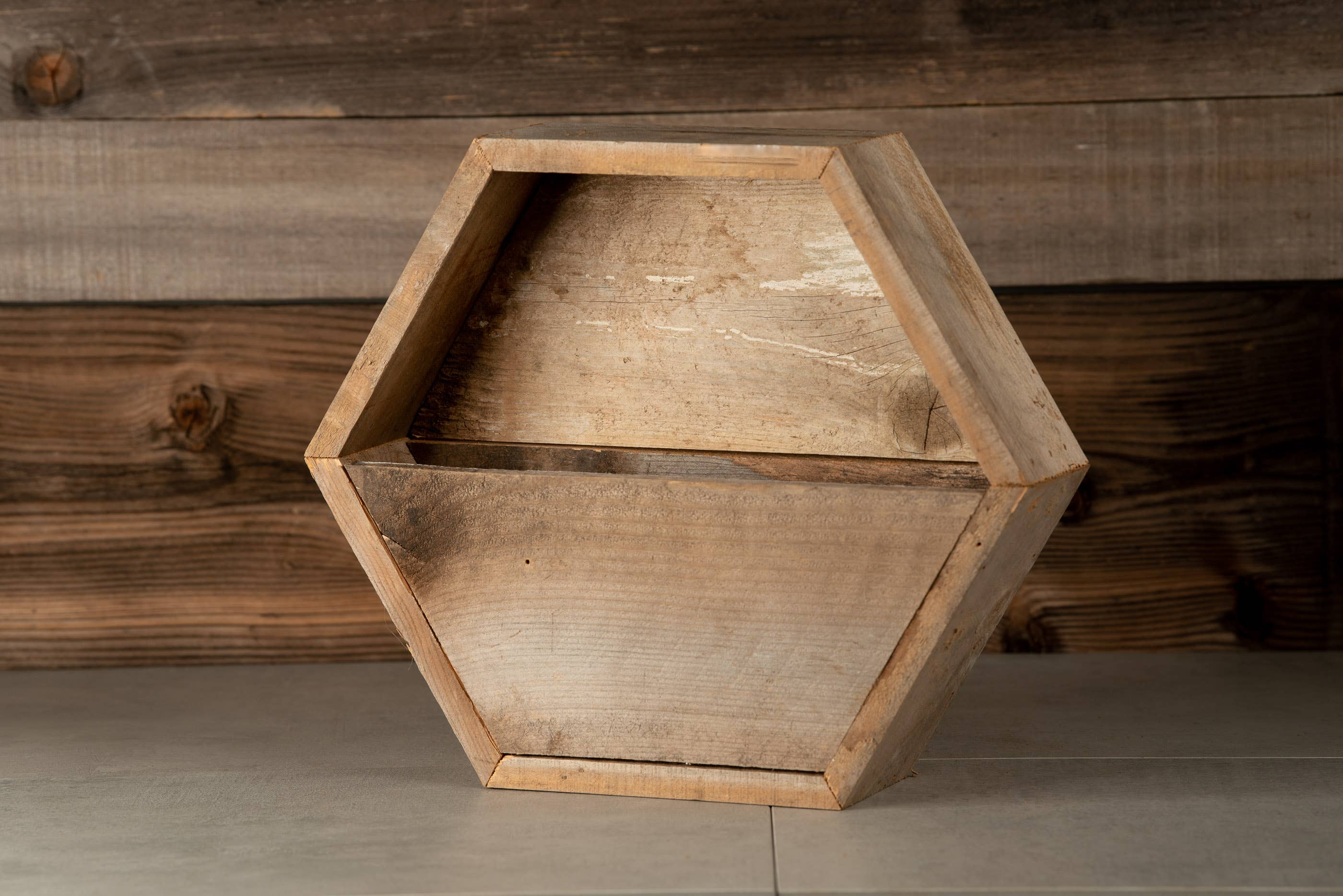 Love Reclaimed - Wholesale Plantenbak voor aan de muur - Reclaimed houten hexagonale plantenbak / geometrische wandplantbak3