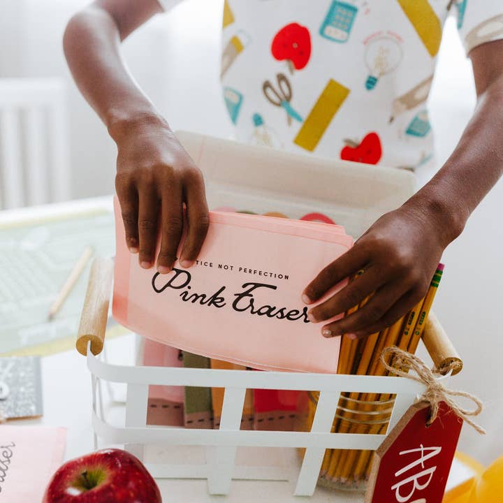 My Mind’s Eye – Engroshandel Engangsserviet – BTS939 - Begivenheder af Shakira - Tilbage til skolen Viskelæder Middagsserviet3