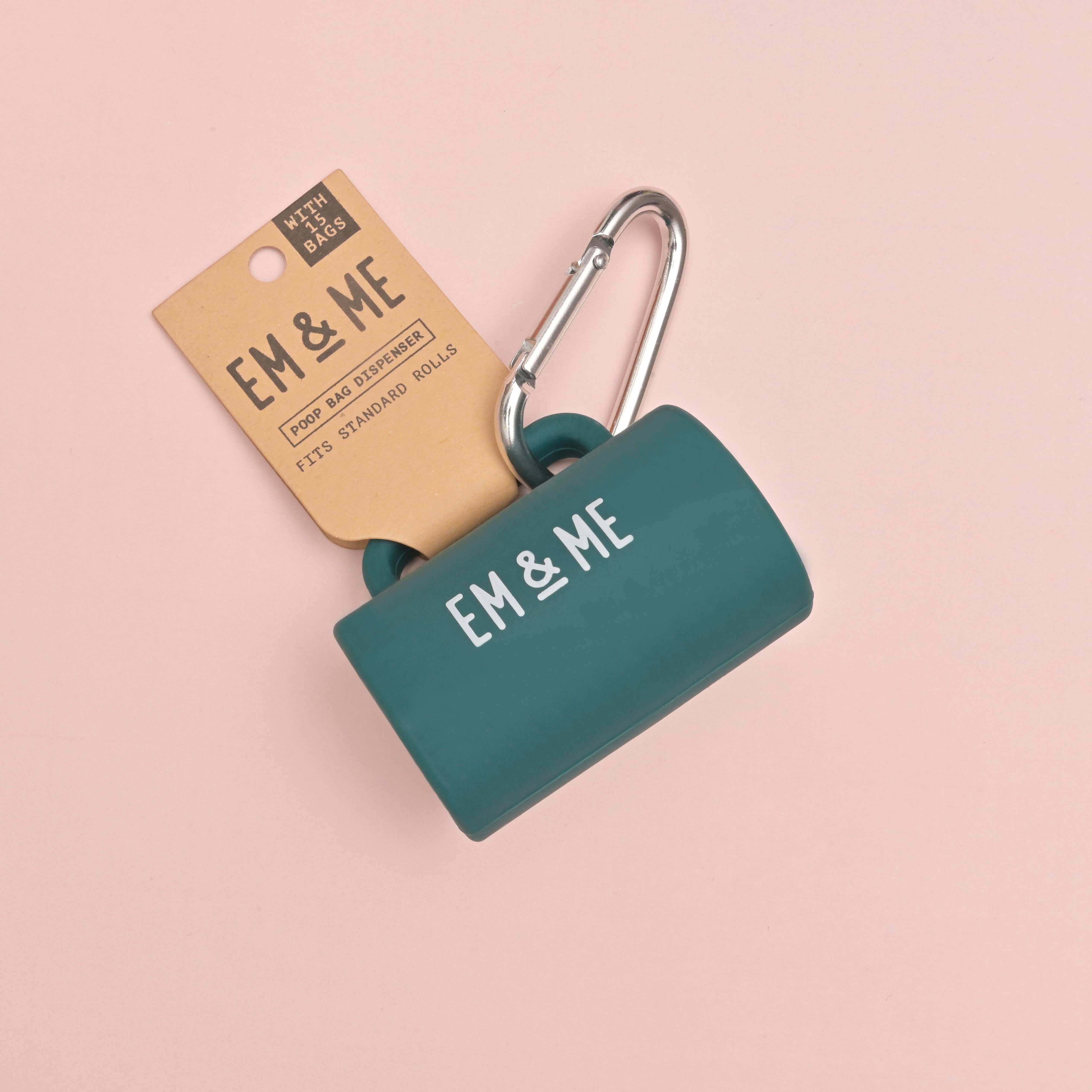 Em And Me Studio - Venta al por mayor Portabolsas de excrementos - Dispensador de bolsas para excrementos "Pick up that Sh*t"2