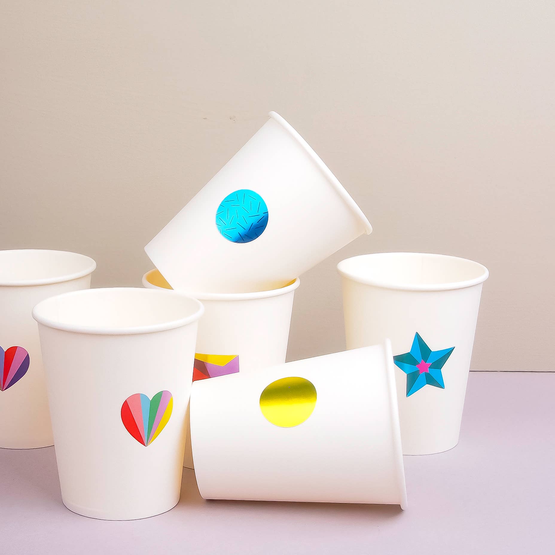 wowgoods – Engroshandel Klistermærke – Confetti Surprise - klistermærker på rulle5