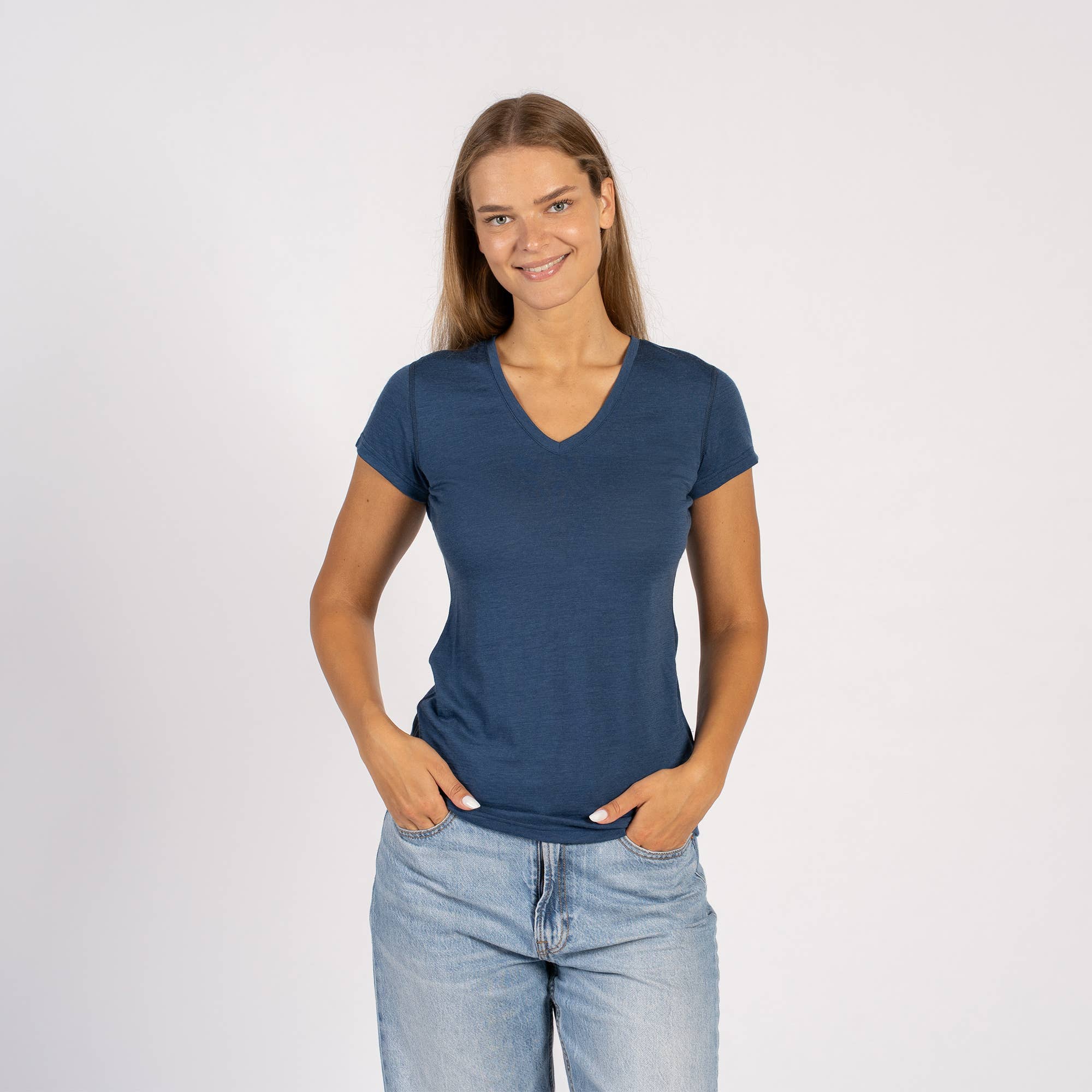 menique - Wholesale T-Shirt - Women's - Women's 100% Merino Wool V-Neck Tee3