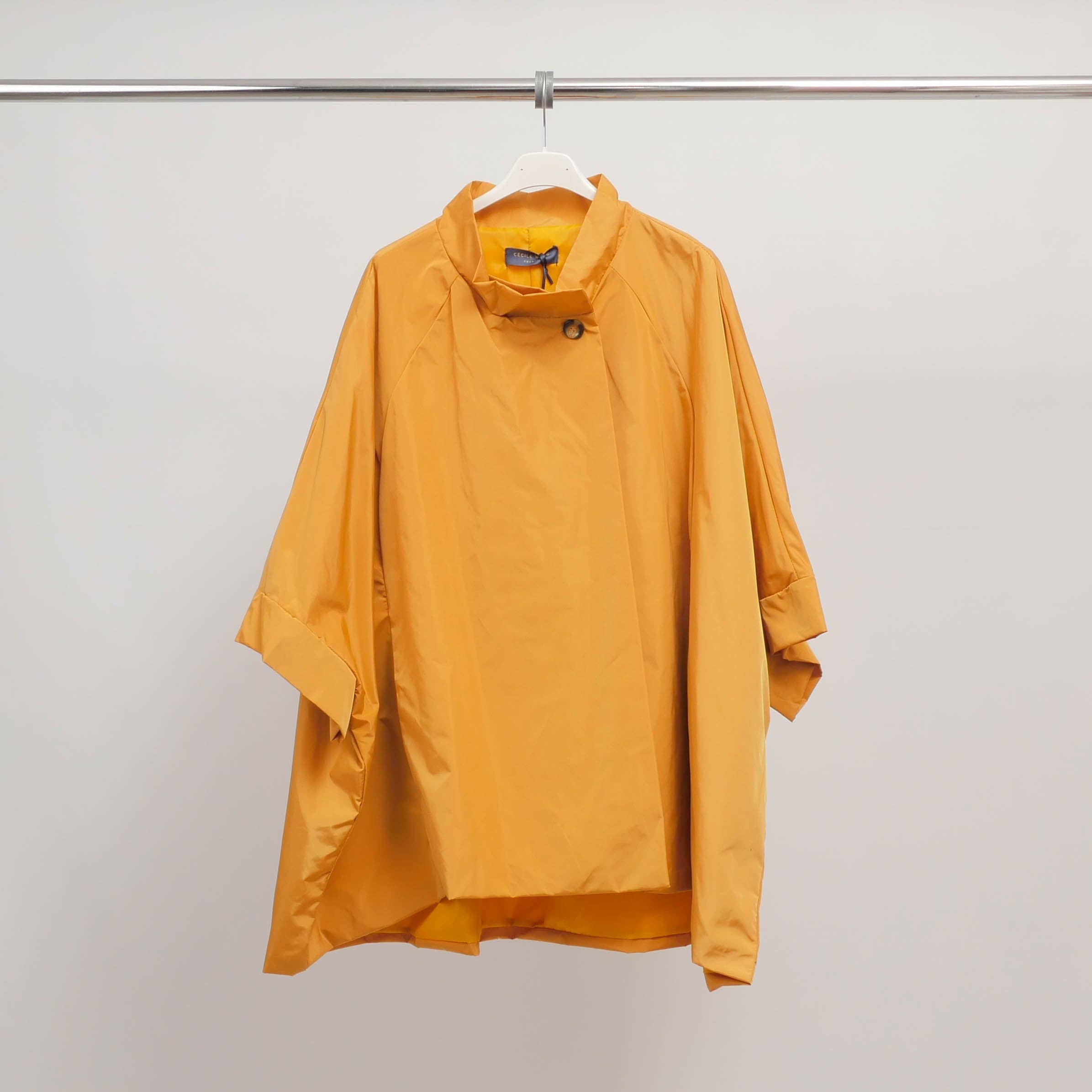 Cecile Wang – Capa de chuva - Mulher por atacado – Casaco impermeável de corte largo com colarinho abotoado – HM73503