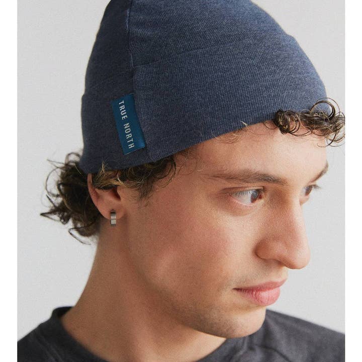 Bonnet unisexe T3000 pour la vente par Leela Cotton