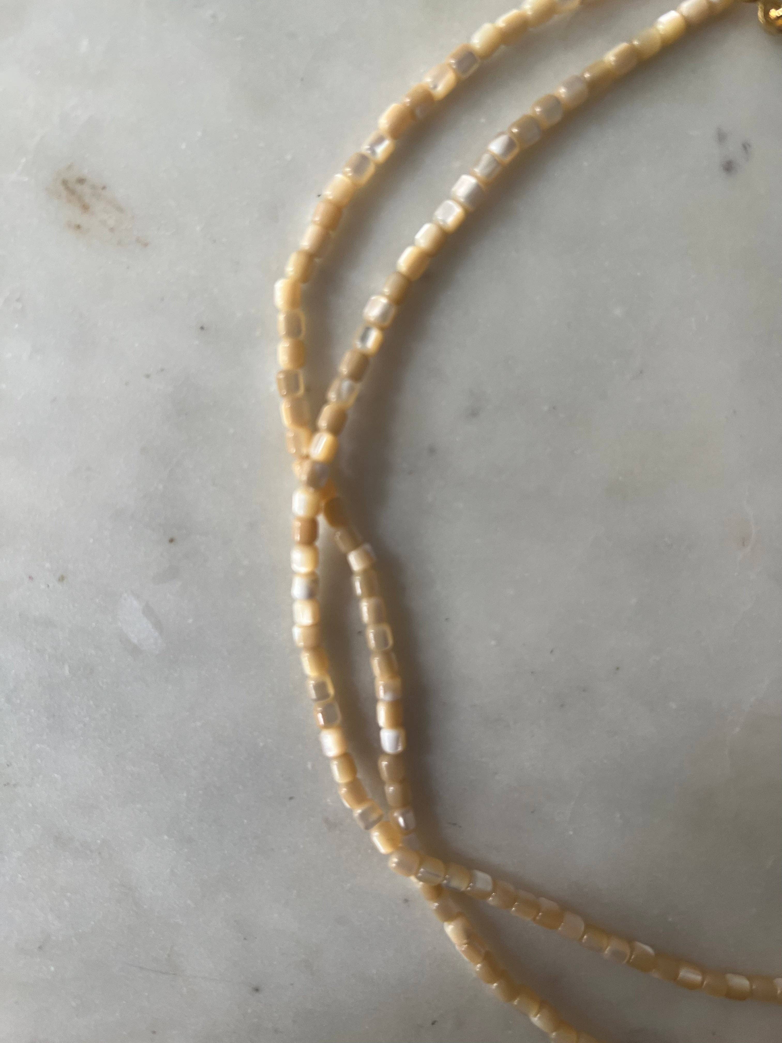 Ohhheylovely – Großhandel Halsband/Collier – Tiny Beige Pearl Choker3